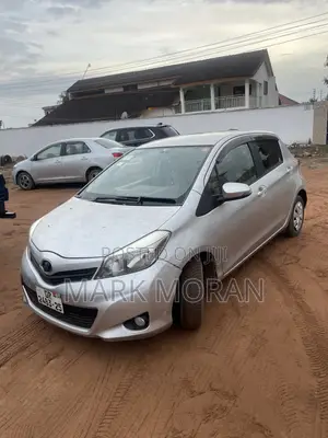 Toyota Vitz 2012 Silver