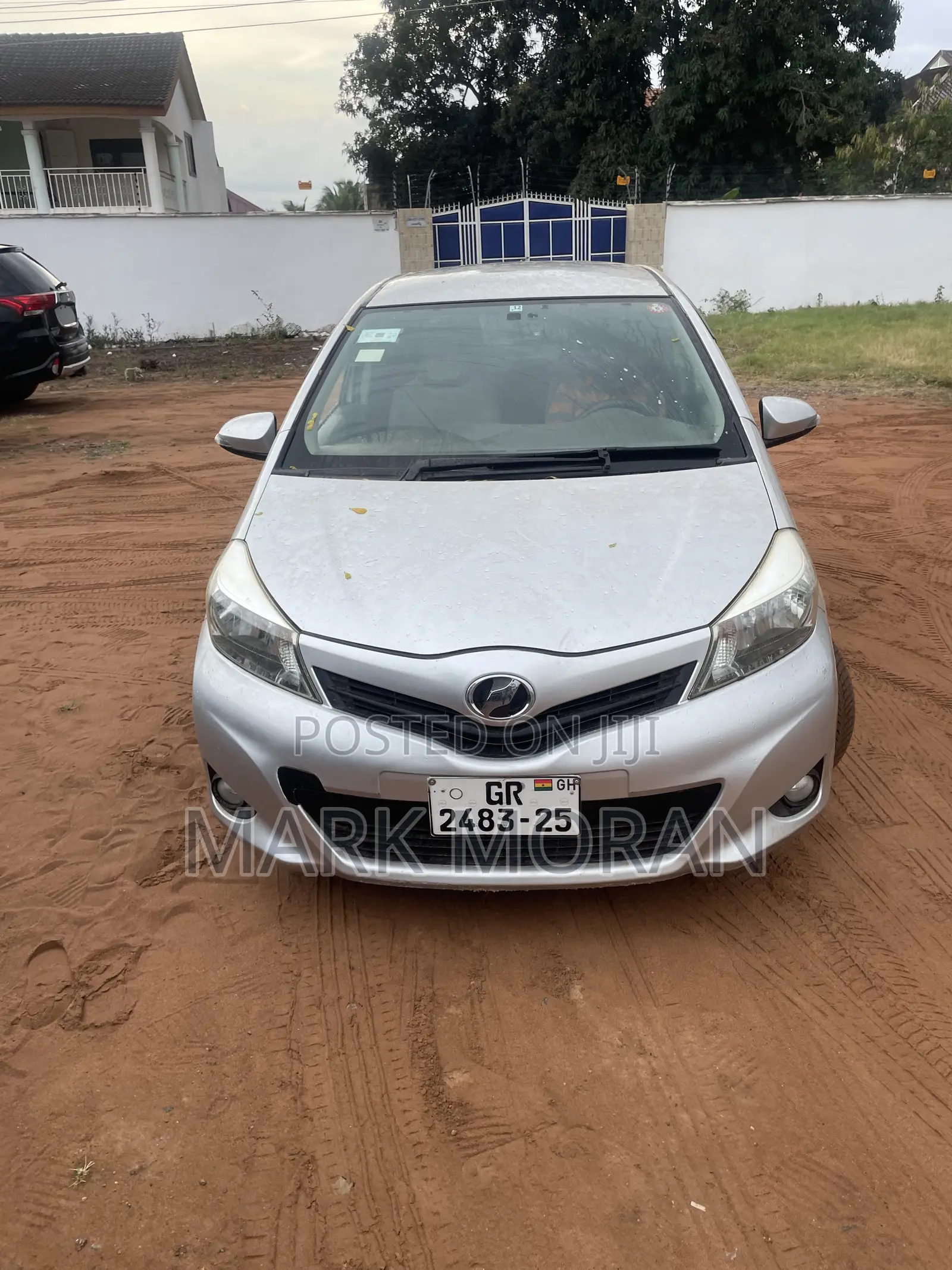 Toyota Vitz 2012 Silver