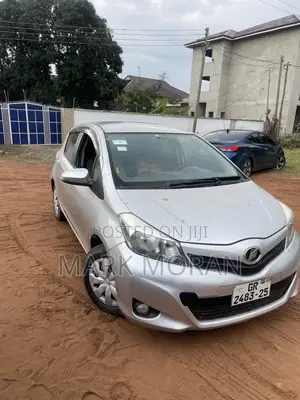 Toyota Vitz 2012 Silver