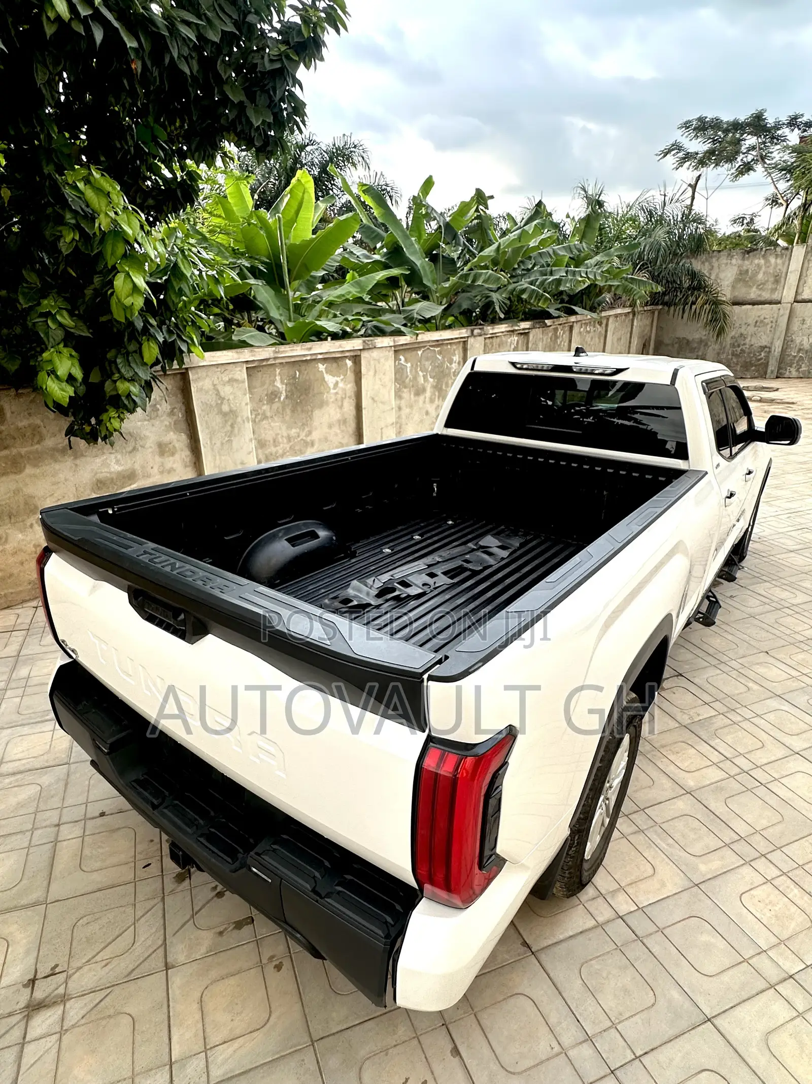 Toyota Tundra SR5 Double Cab 8.1' Bed 2023 White