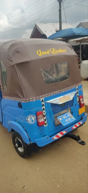 Bajaj RE 2025 Red