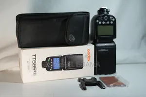 Canon Ef 24 -105mm Is Usm Lens + a Godox TT685II