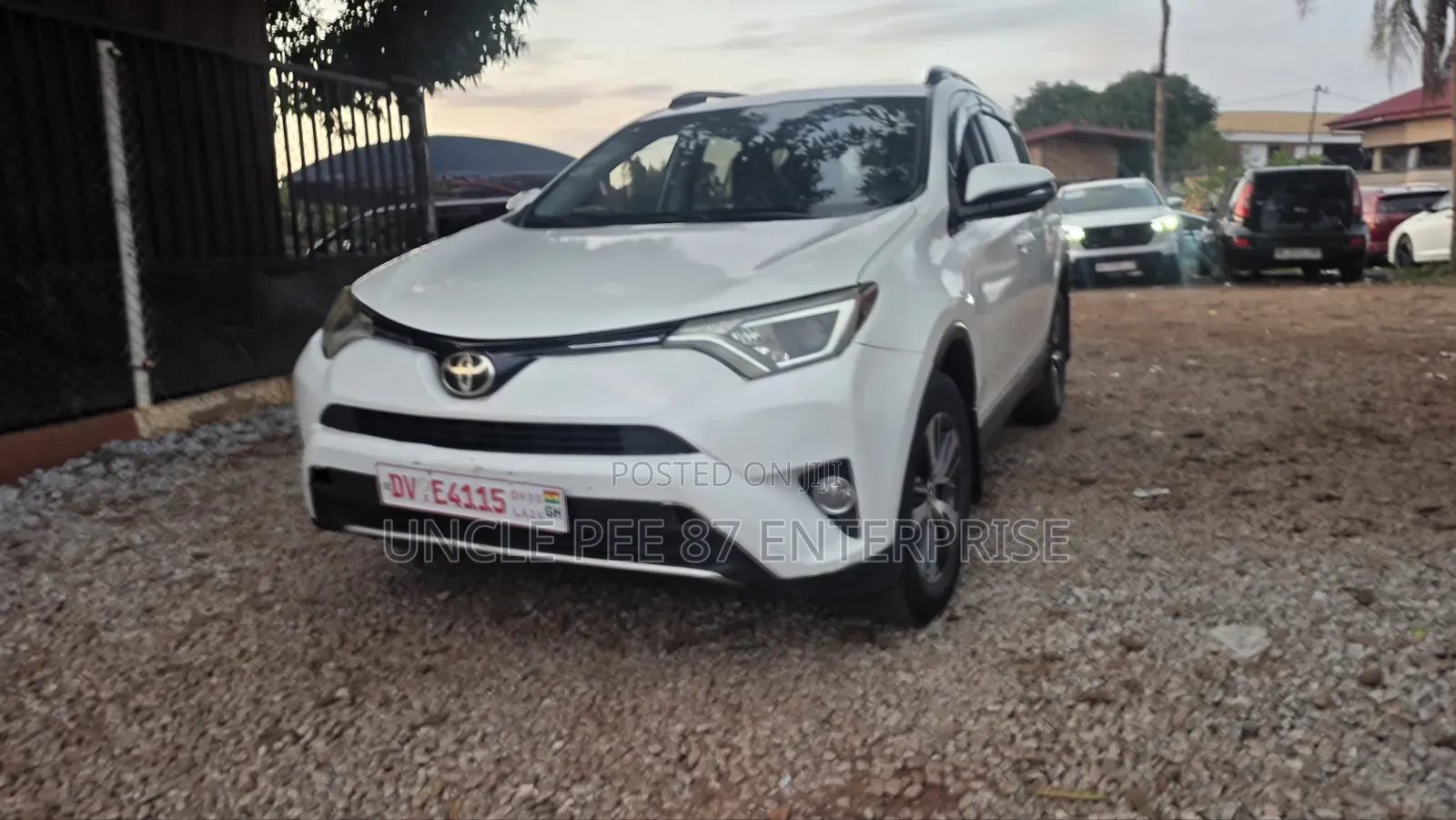 Toyota RAV4 XLE 4dr SUV (2.5L 4cyl 6A) 2018 White
