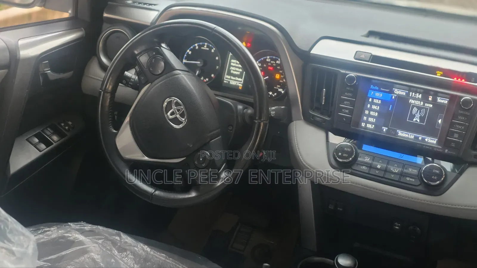 Toyota RAV4 XLE 4dr SUV (2.5L 4cyl 6A) 2018 White
