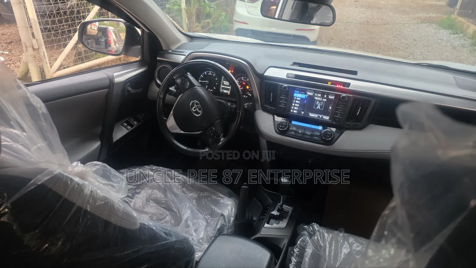Toyota RAV4 XLE 4dr SUV (2.5L 4cyl 6A) 2018 White