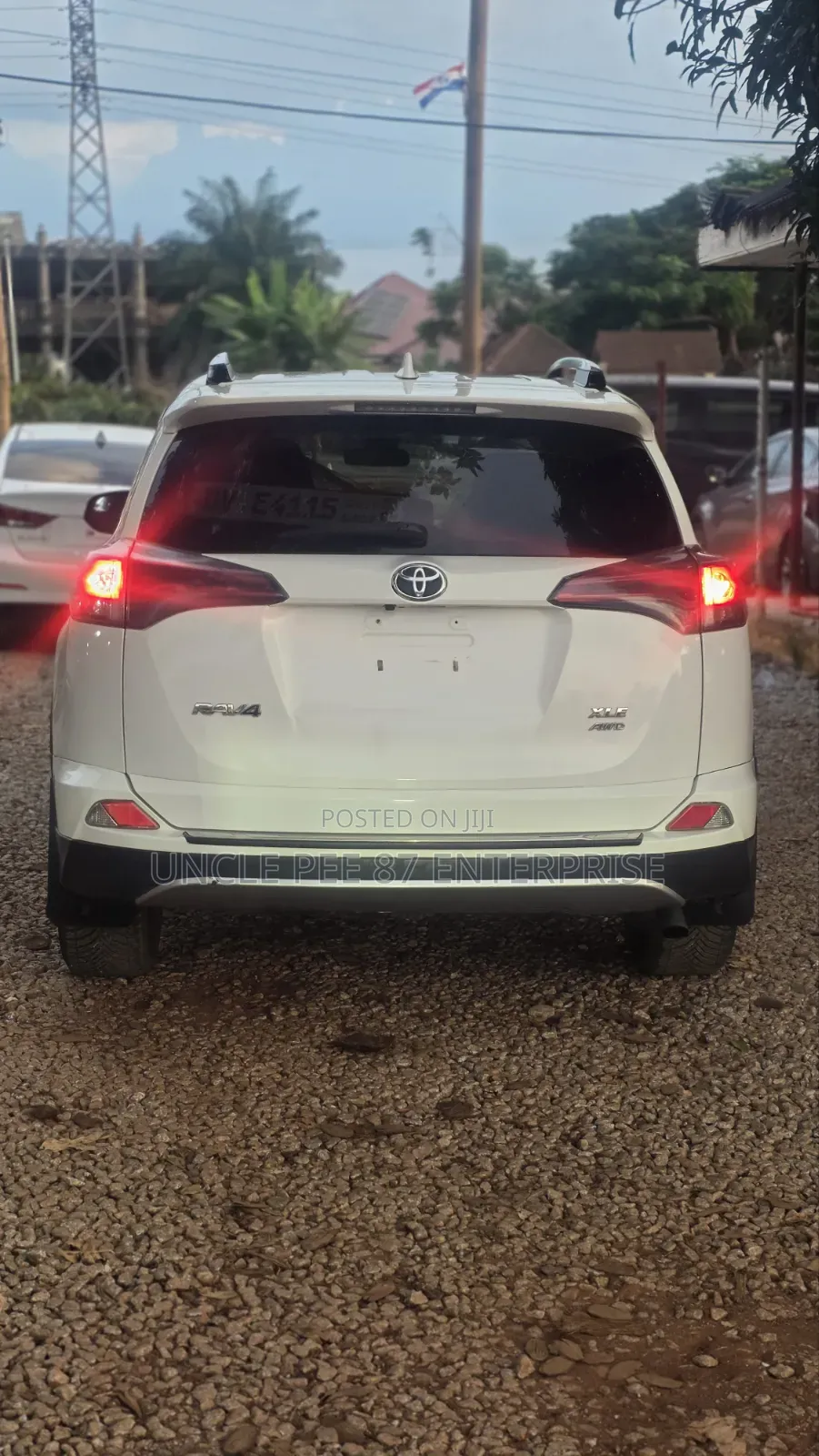 Toyota RAV4 XLE 4dr SUV (2.5L 4cyl 6A) 2018 White