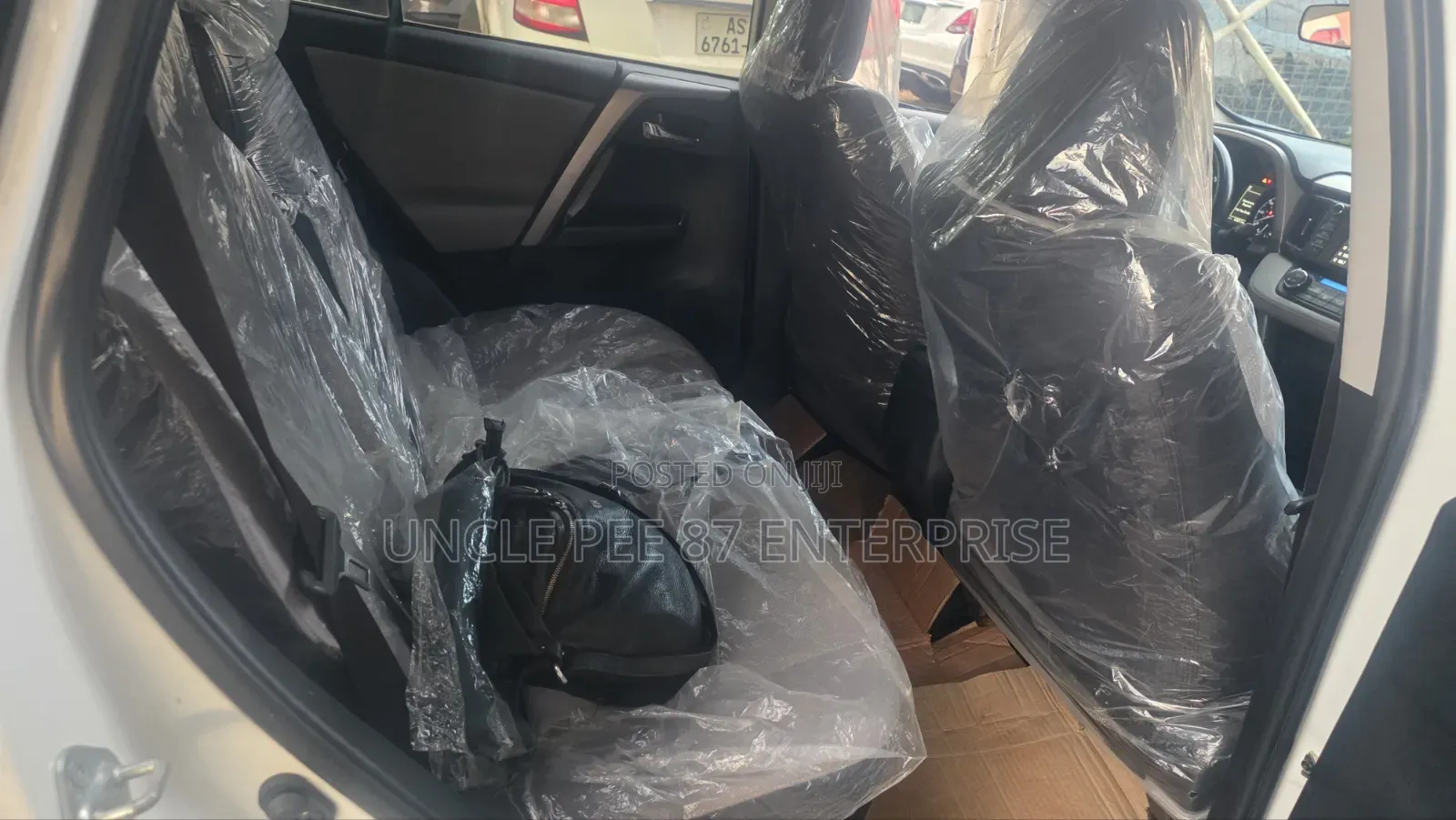 Toyota RAV4 XLE 4dr SUV (2.5L 4cyl 6A) 2018 White