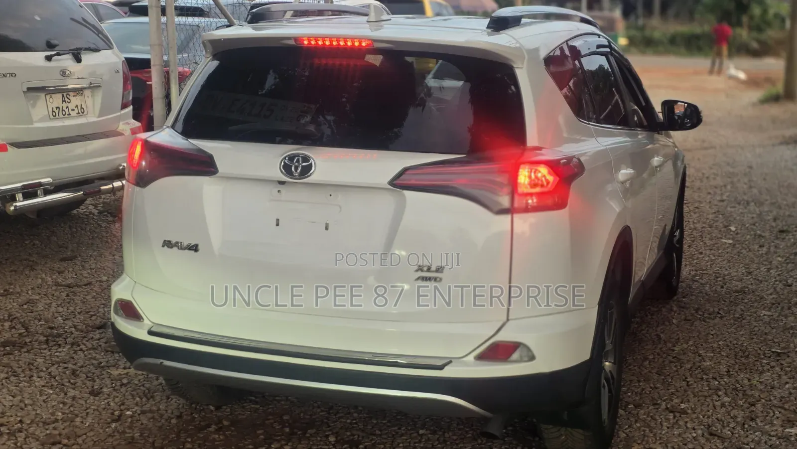 Toyota RAV4 XLE 4dr SUV (2.5L 4cyl 6A) 2018 White