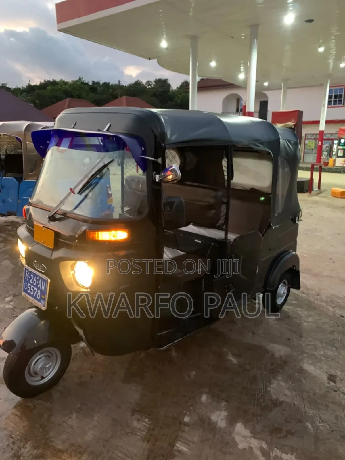 Bajaj RE 2025 Red