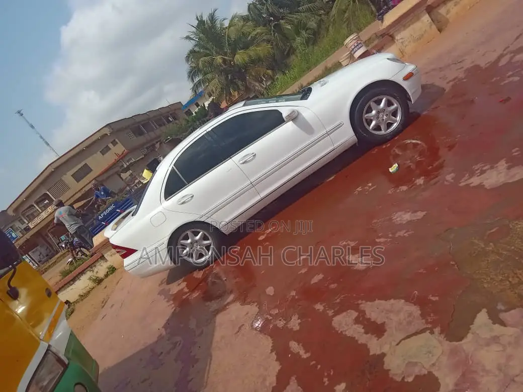 Mercedes-Benz 230E 2011 White