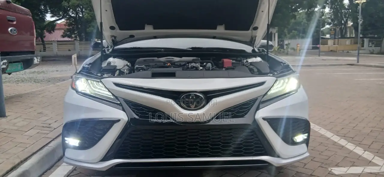 Toyota Camry 2020 White