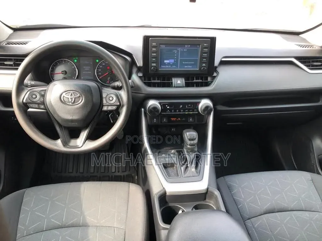 Toyota RAV4 LE FWD 2020 Gray