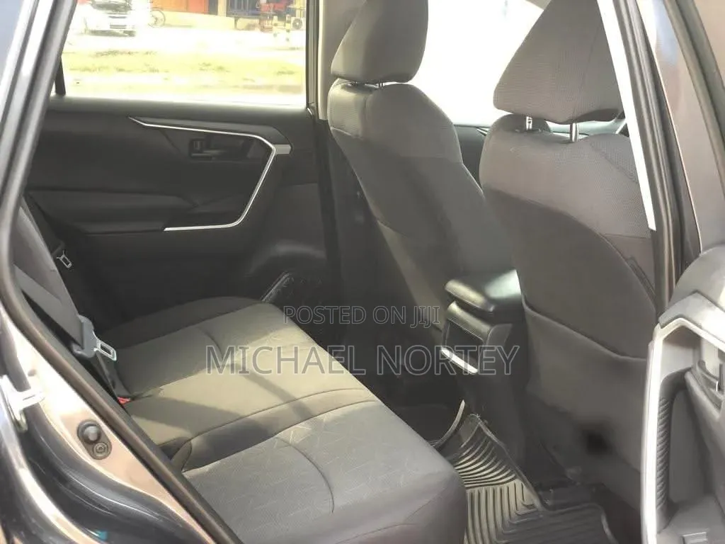 Toyota RAV4 LE FWD 2020 Gray