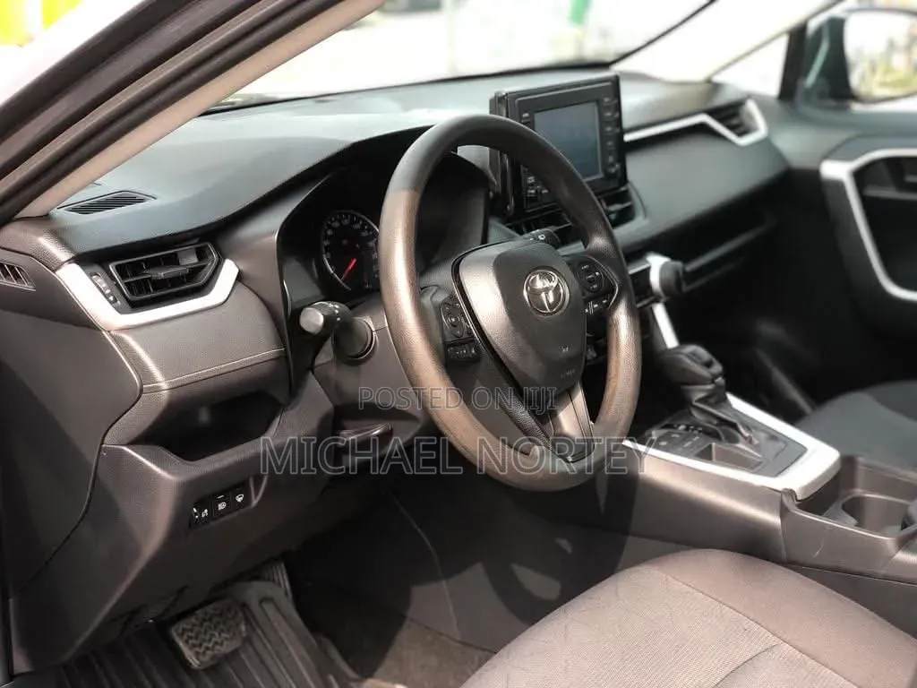 Toyota RAV4 LE FWD 2020 Gray