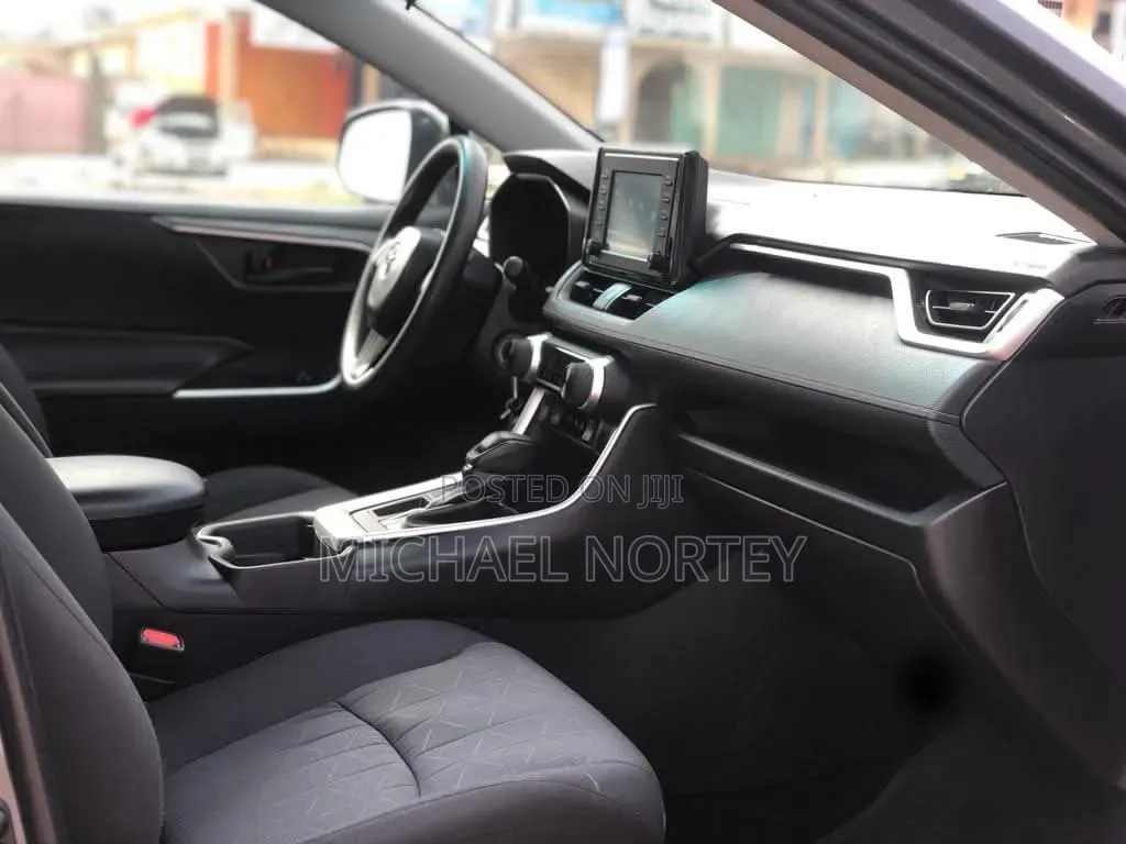 Toyota RAV4 LE FWD 2020 Gray