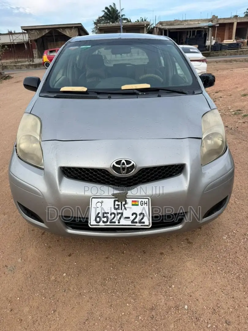 Toyota Yaris 2010 Silver