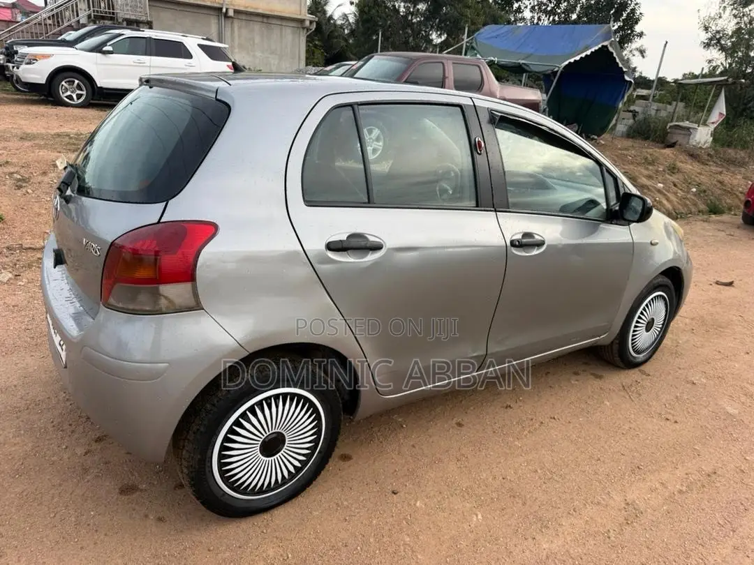 Toyota Yaris 2010 Silver