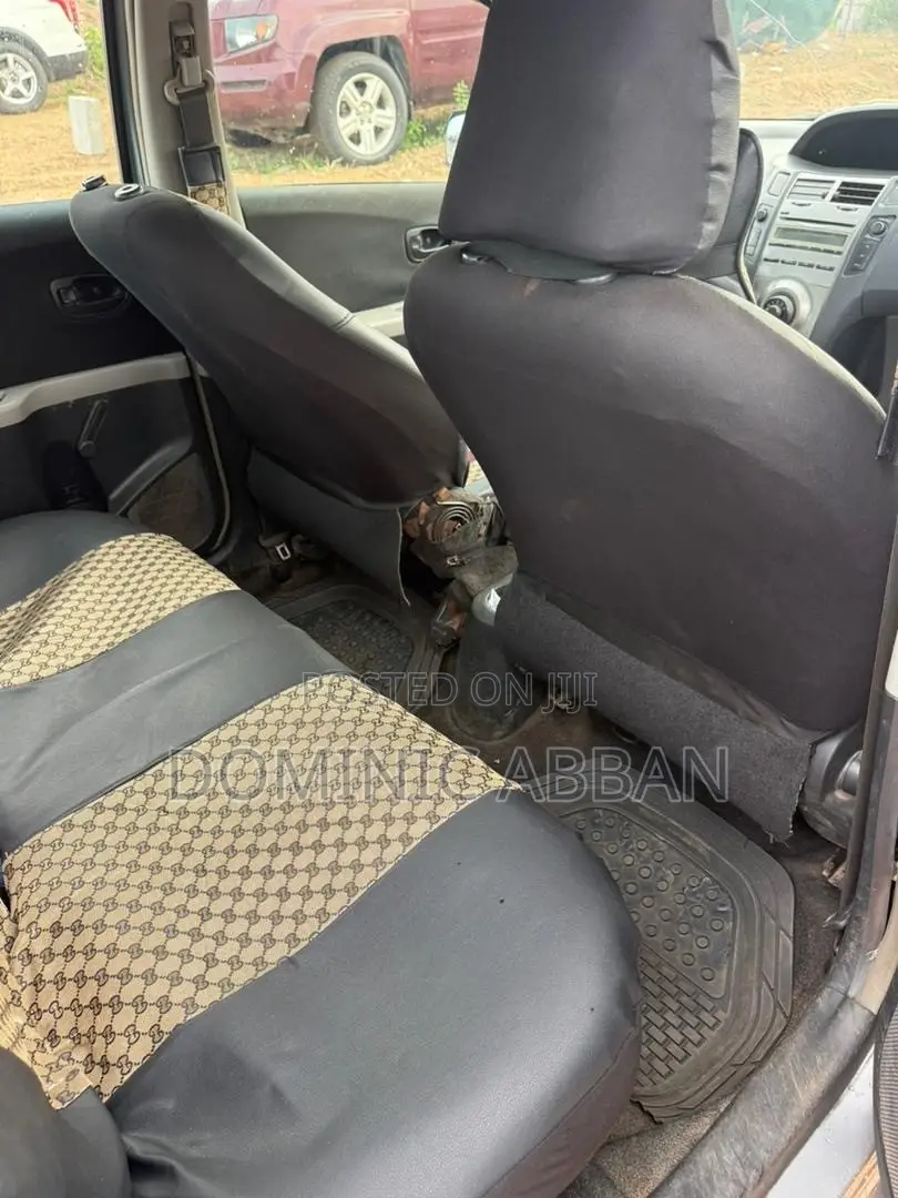 Toyota Yaris 2010 Silver