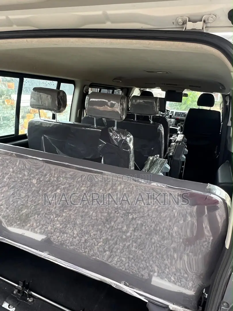 Toyota Grand HiAce 2002 White