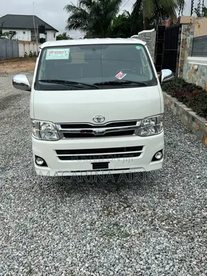 Toyota Grand HiAce 2002 White
