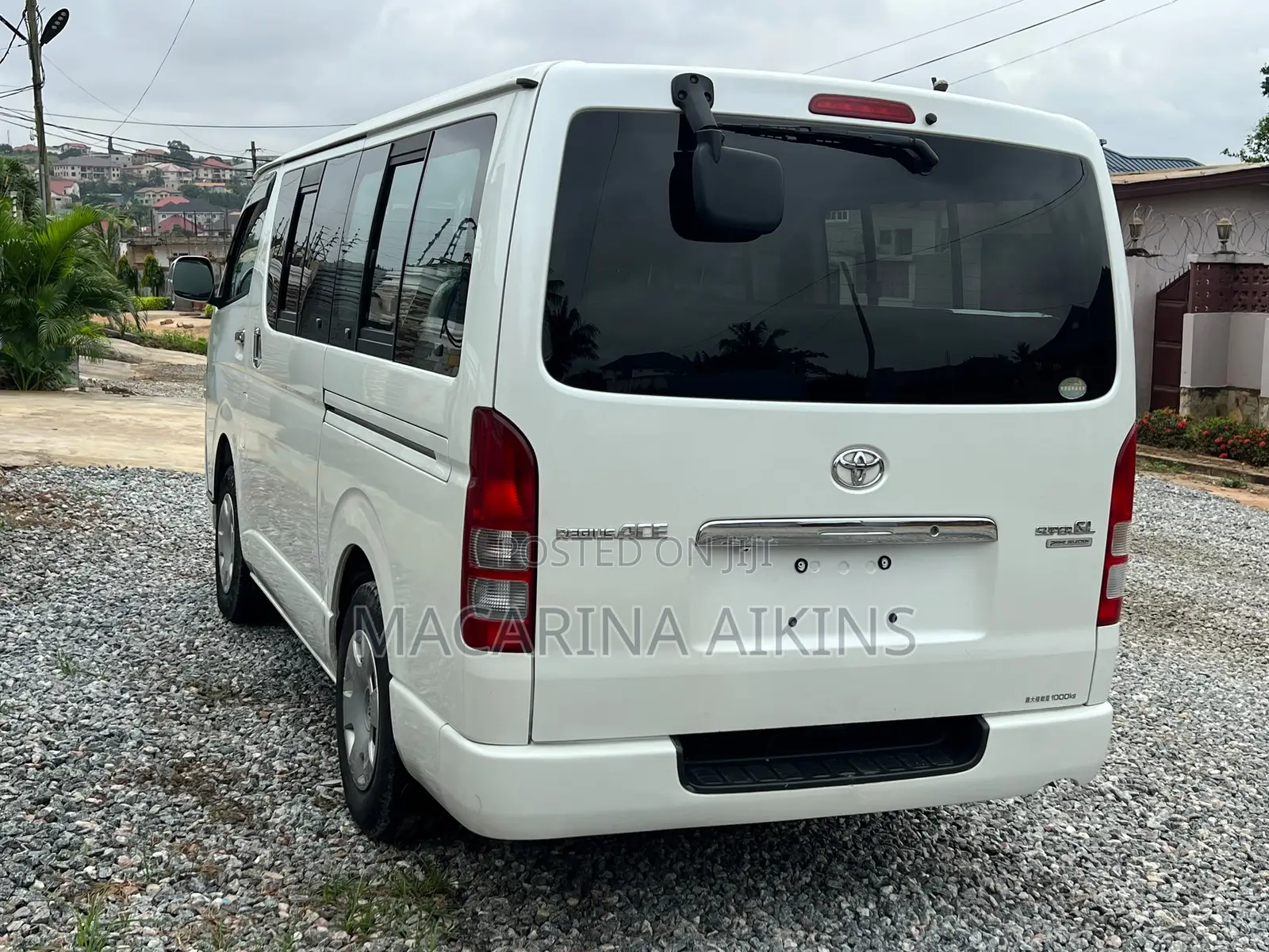Toyota Grand HiAce 2002 White