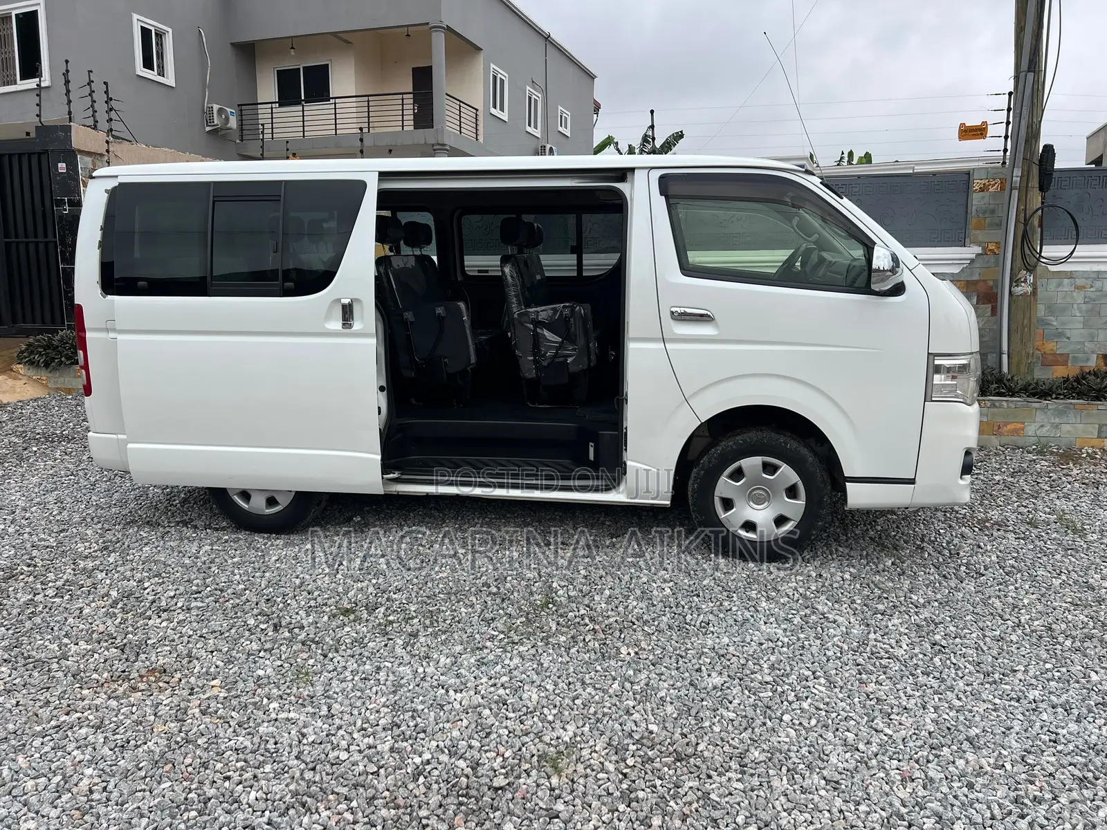 Toyota Grand HiAce 2002 White