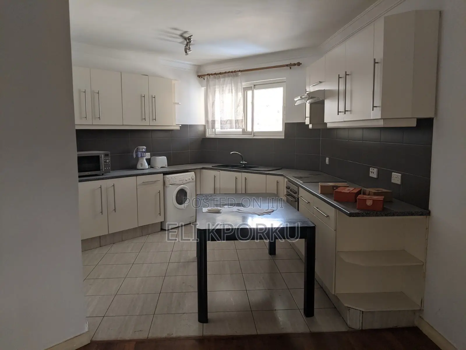 3bdrm Apartment in Palm Court, Airport Residential Area for sale