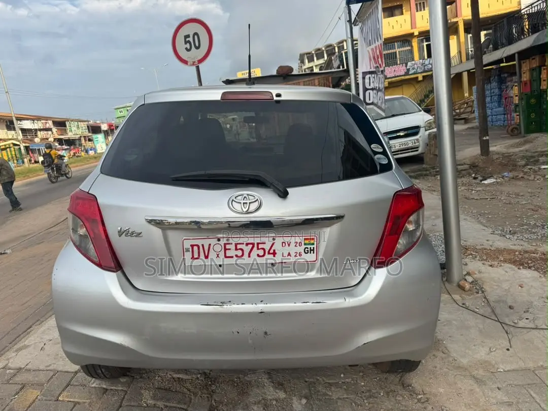 Toyota Vitz 1.3 AWD 5dr 2012 Silver