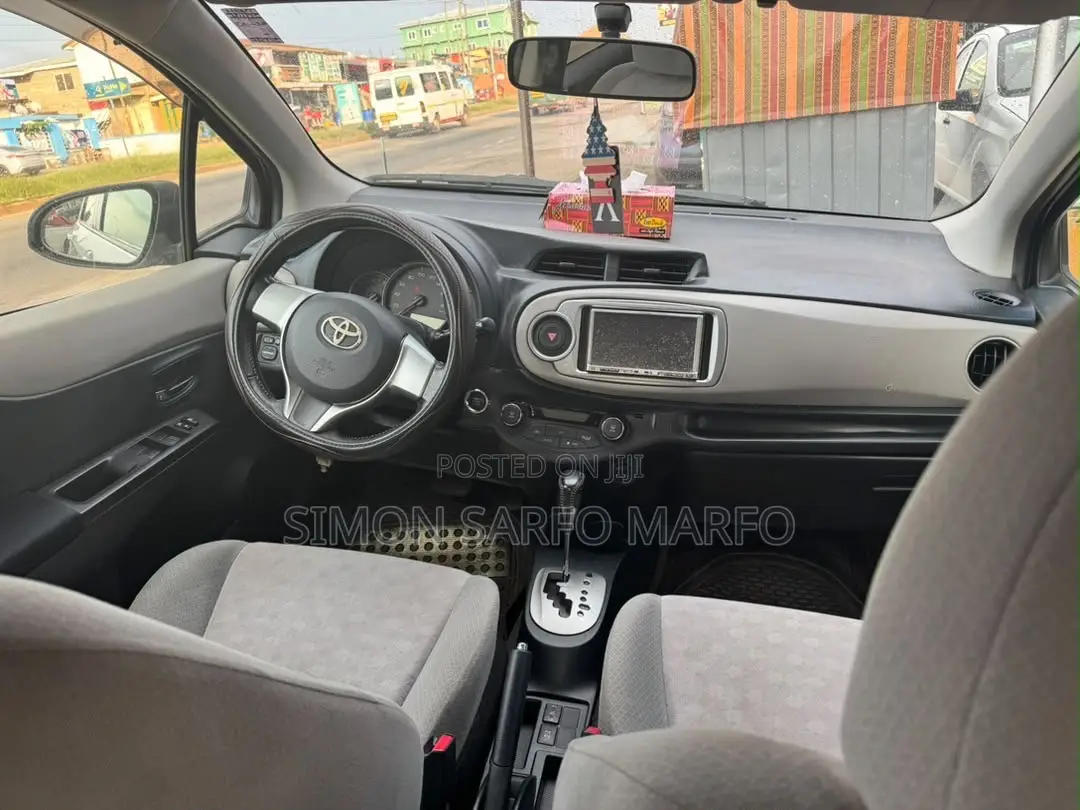 Toyota Vitz 1.3 AWD 5dr 2012 Silver