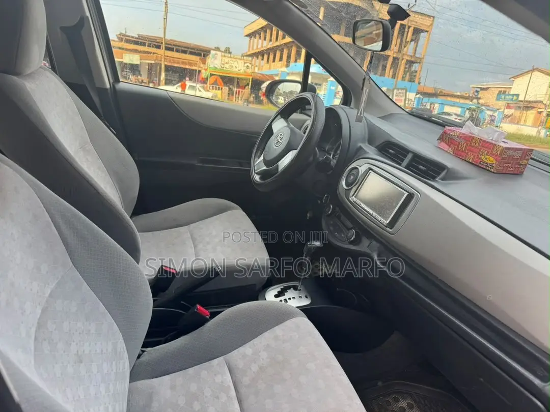Toyota Vitz 1.3 AWD 5dr 2012 Silver
