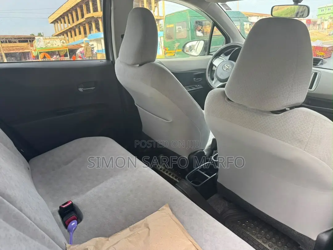 Toyota Vitz 1.3 AWD 5dr 2012 Silver