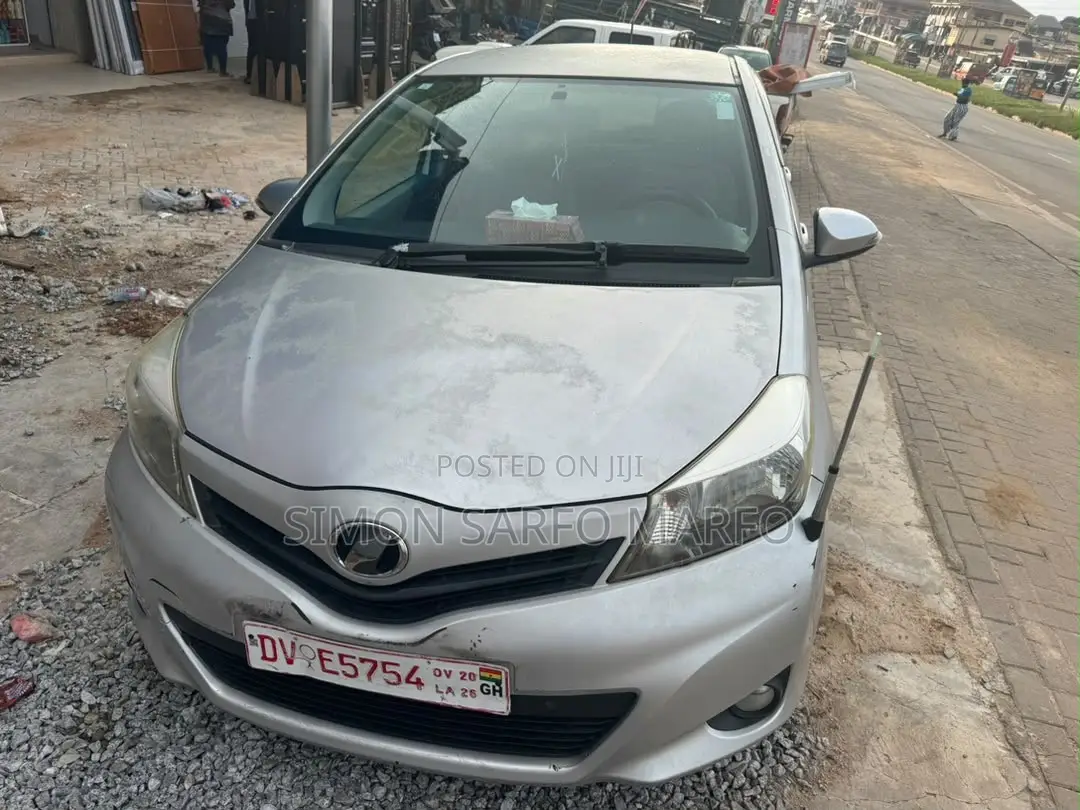Toyota Vitz 1.3 AWD 5dr 2012 Silver