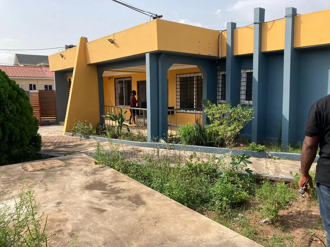 6bdrm House in Achimota, Mile 7 for rent