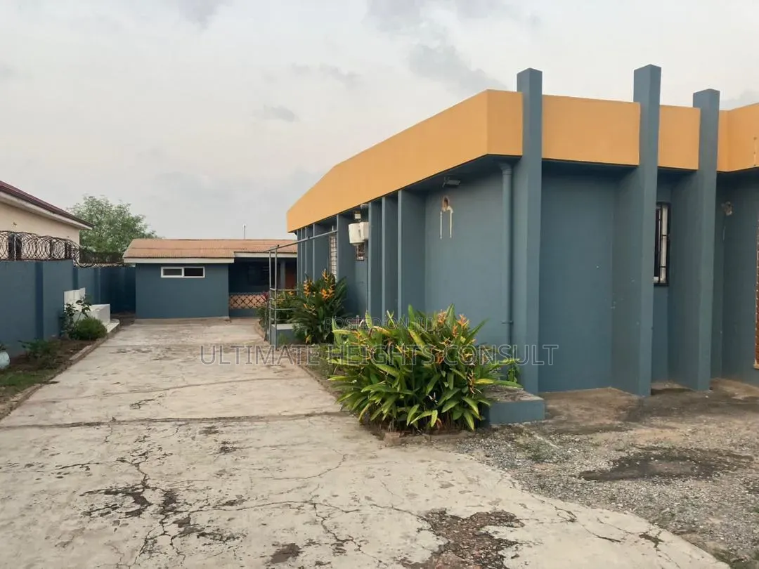 6bdrm House in Achimota, Mile 7 for rent