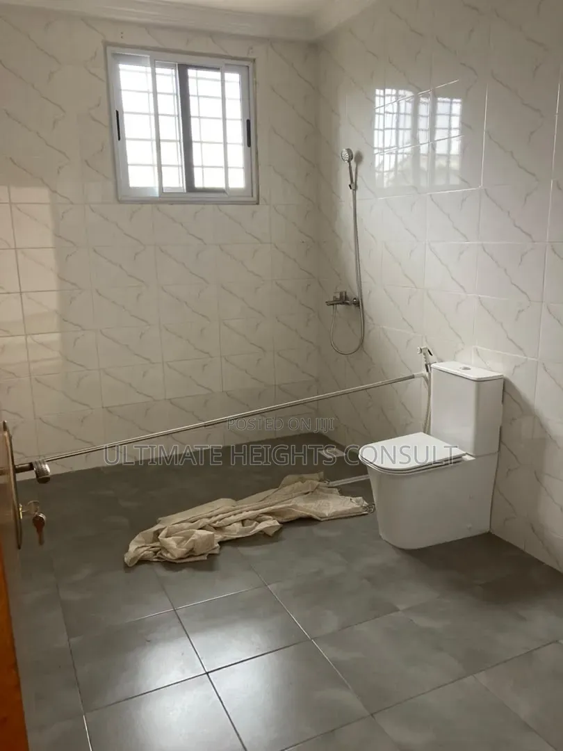6bdrm House in Achimota, Mile 7 for rent