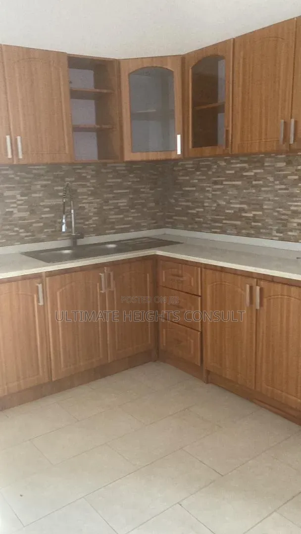 6bdrm House in Achimota, Mile 7 for rent