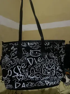 Stylish Black Ladies Handbag – Durable Spa
