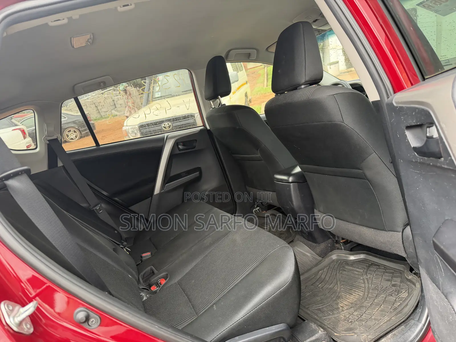 Toyota RAV4 LE 4dr SUV (2.5L 4cyl 6A) 2018 Red