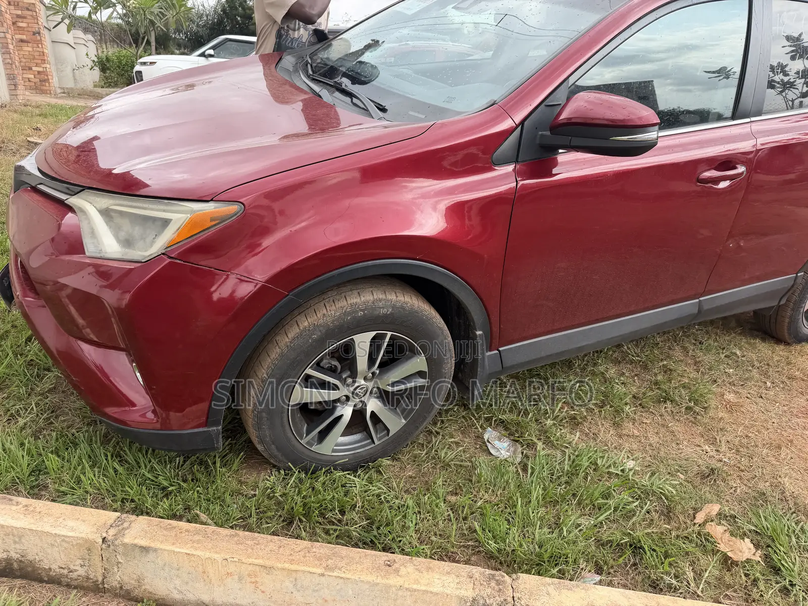 Toyota RAV4 LE 4dr SUV (2.5L 4cyl 6A) 2018 Red