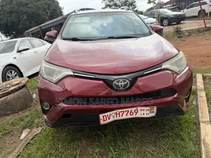 Toyota RAV4 LE 4dr SUV (2.5L 4cyl 6A) 2018 Red