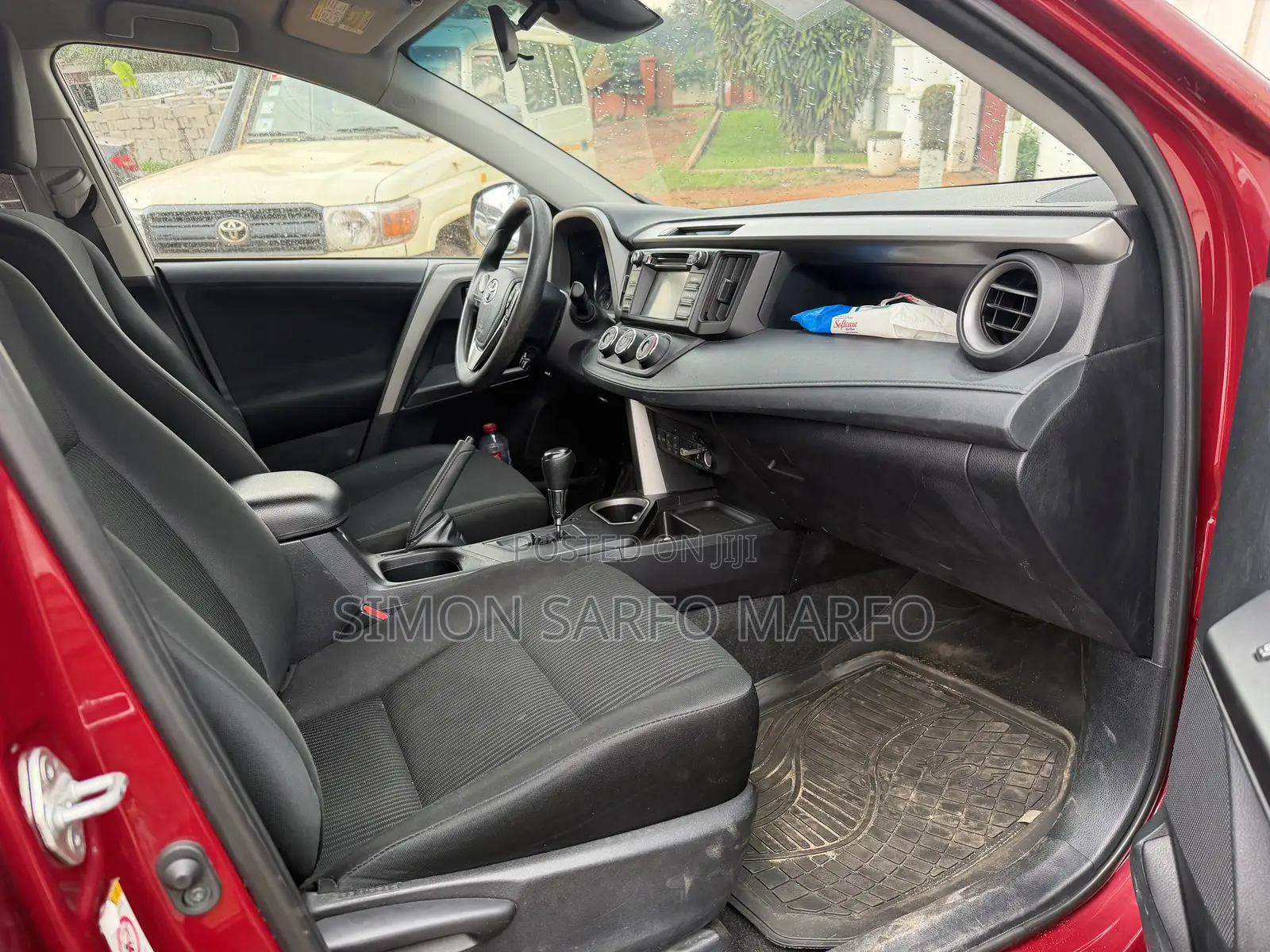 Toyota RAV4 LE 4dr SUV (2.5L 4cyl 6A) 2018 Red