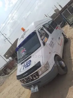 Mercedes-Benz Sprinter 2000 White