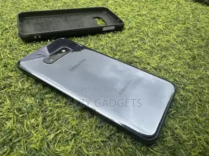 Samsung Galaxy S10e 128 GB Black