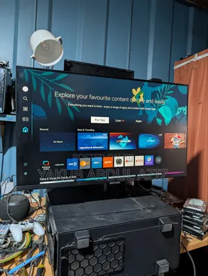Samsung Smart M70D Edgeless Monitor