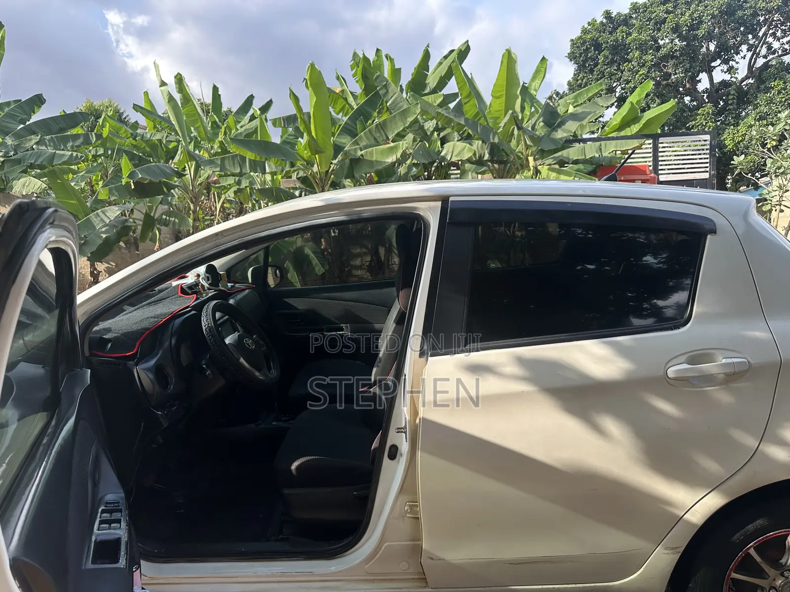 Toyota Vitz 1.0 FWD 5dr 2014 White