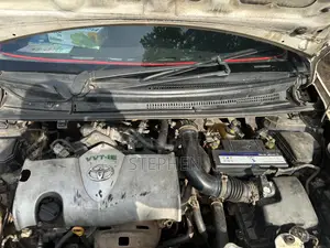 Toyota Vitz 1.0 FWD 5dr 2014 White