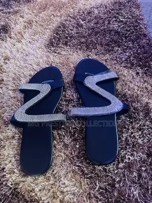  Black Rhinestone Zigzag Slide Sandals