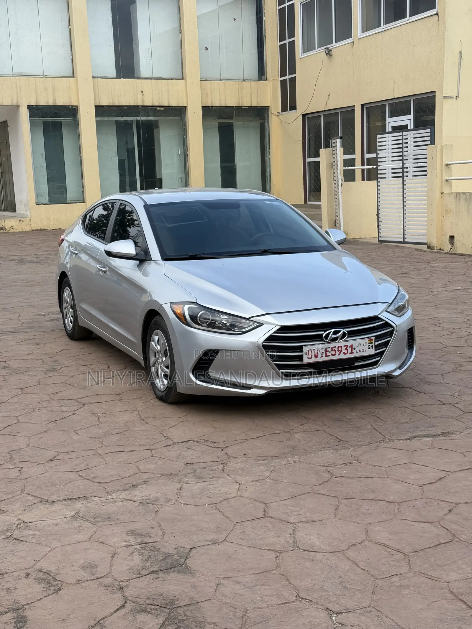 Hyundai Elantra SE Sedan FWD (2.0L 4cyl 6M) 2017 Silver