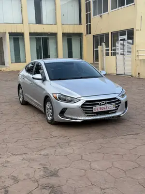 Hyundai Elantra SE Sedan FWD (2.0L 4cyl 6M) 2017 Silver
