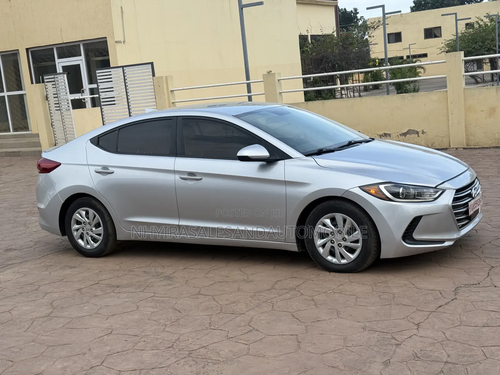 Hyundai Elantra SE Sedan FWD (2.0L 4cyl 6M) 2017 Silver